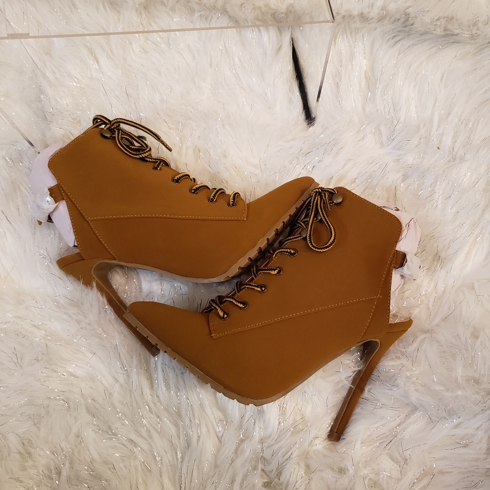 Shoe - Picture 2 of 6